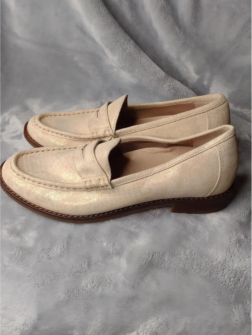 NWOT Vionic Women's Gold Leather/Waverly Loafers Size 5